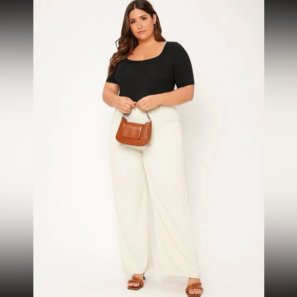 3/$15 SHEIN BASICS Plus Solid Scoop Neck Bodysuit Black 3XL (18) - Picture 7 of 7